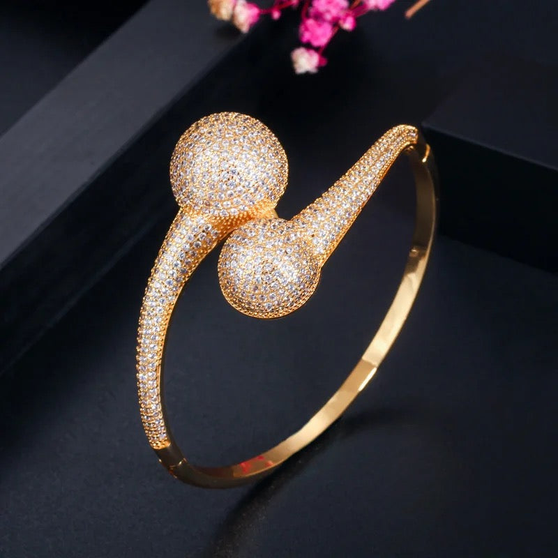 Inlaid round ball bracelet