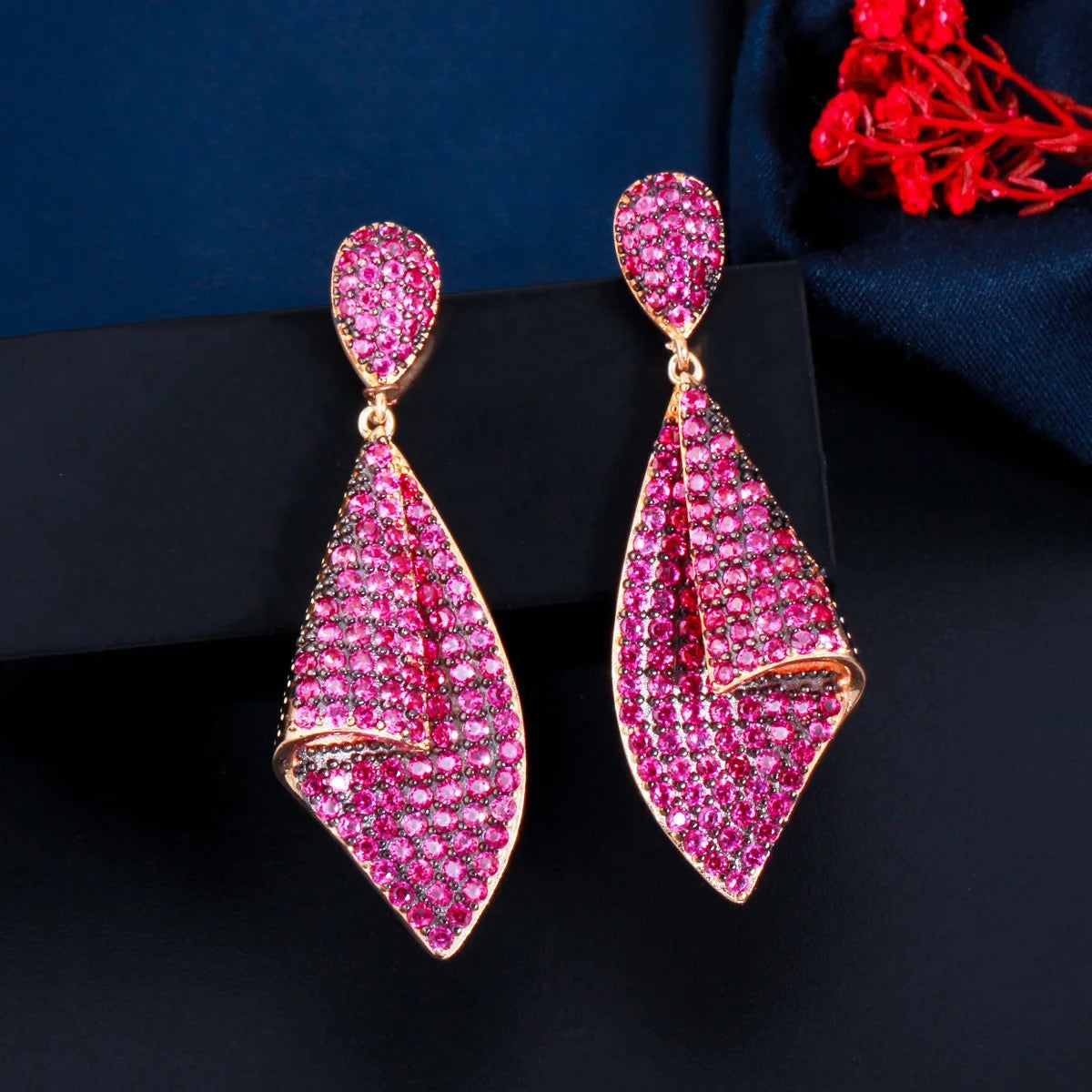 Daisy Pave Earring