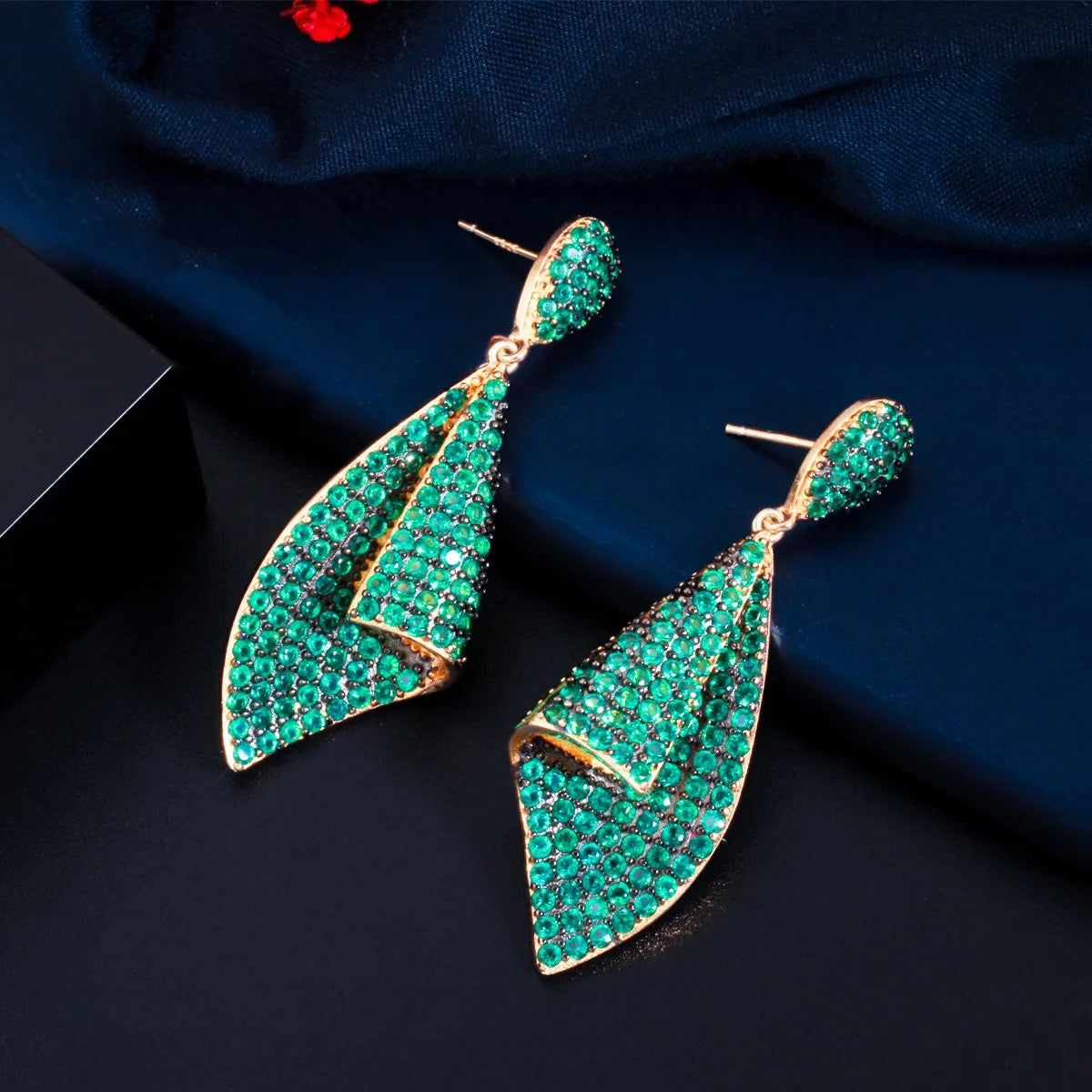 Daisy Pave Earring