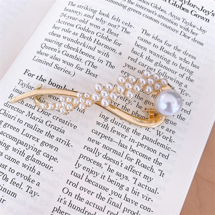 Pearl  hair clip